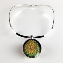 Load image into Gallery viewer, Constantina glass jewel